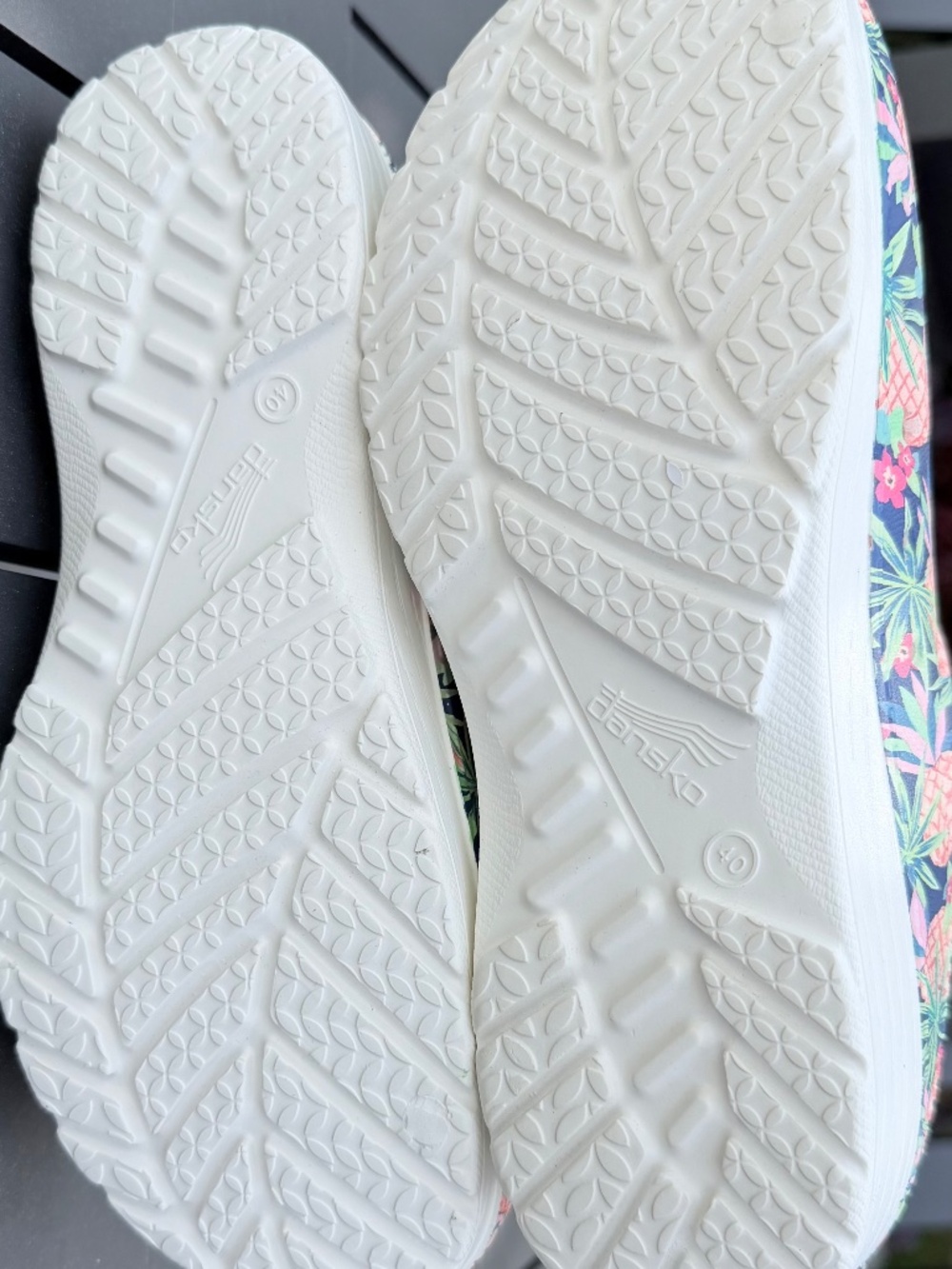 NEW!  Dansko Women's Kane Pineapples Backless Clogs:  Size 40 - Picture 11 of 16